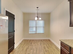 180 Kubol Dr in Lawrenceville, GA - Foto de edificio - Building Photo