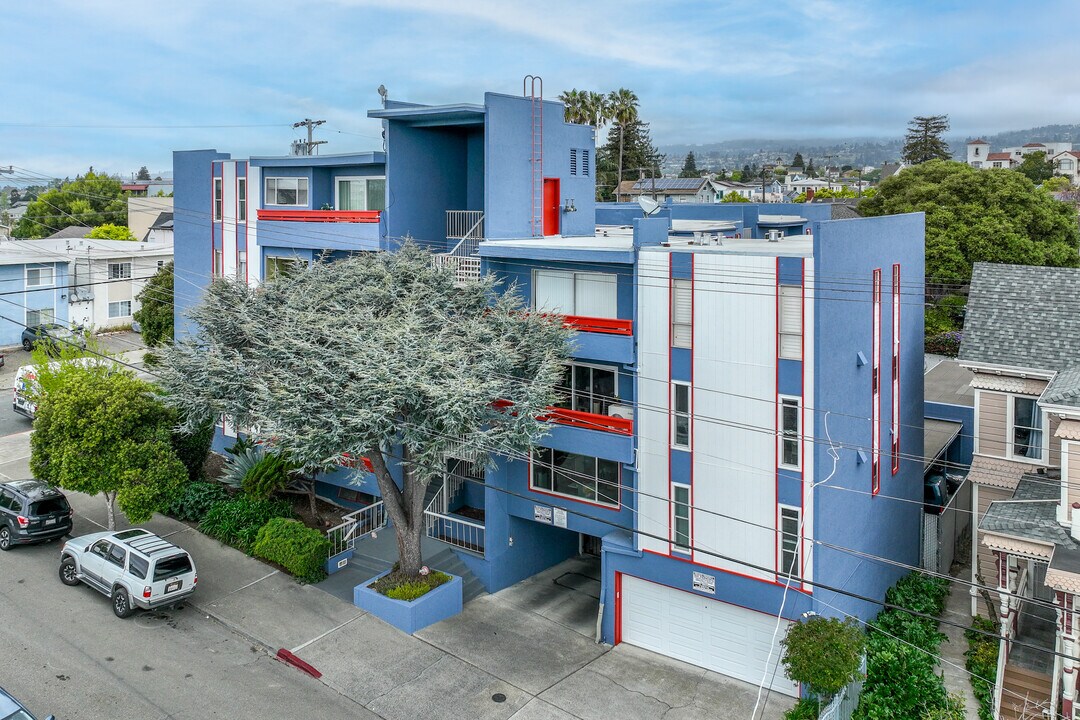 Park Viking in Oakland, CA - Building Photo