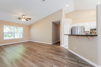 5141 Willow Pond Rd W in West Palm Beach, FL - Foto de edificio - Building Photo