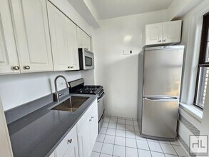 Studio Apartment in West Village | 8th Flo in New York, NY - Building Photo - Building Photo