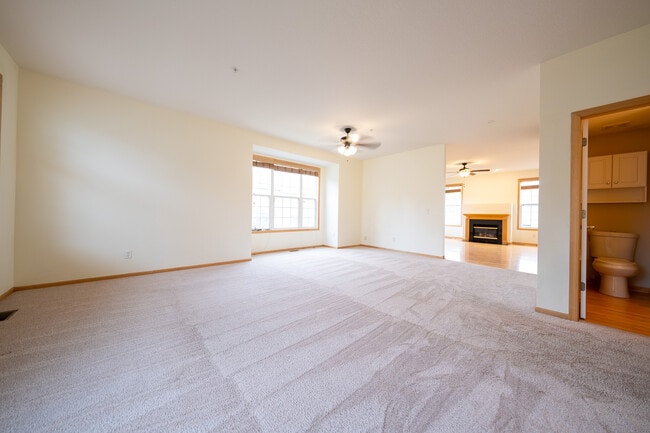 15600 Tickseed Ln in Eden Prairie, MN - Building Photo - Building Photo