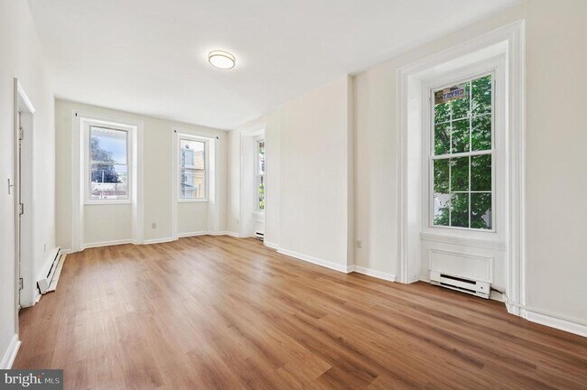 property at 111 W Queen Ln