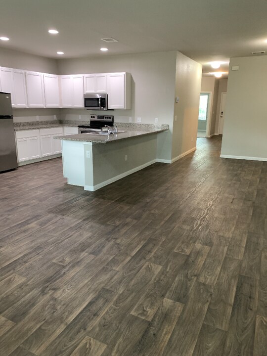 108 American Ave in Liberty Hill, TX - Building Photo