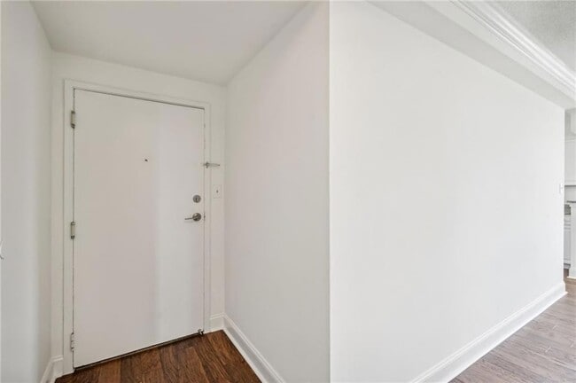 2479 Peachtree Rd NE, Unit 817 in Atlanta, GA - Building Photo - Building Photo