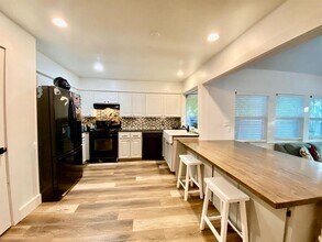 7302 Shadywood Dr in Austin, TX - Building Photo - Building Photo