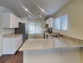 12577 W Amelia Ave in Avondale, AZ - Foto de edificio - Building Photo