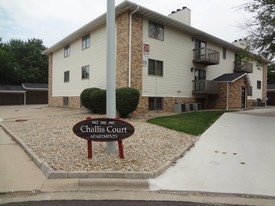 1417, 1415, 1413 Challis (Challis) Apartments