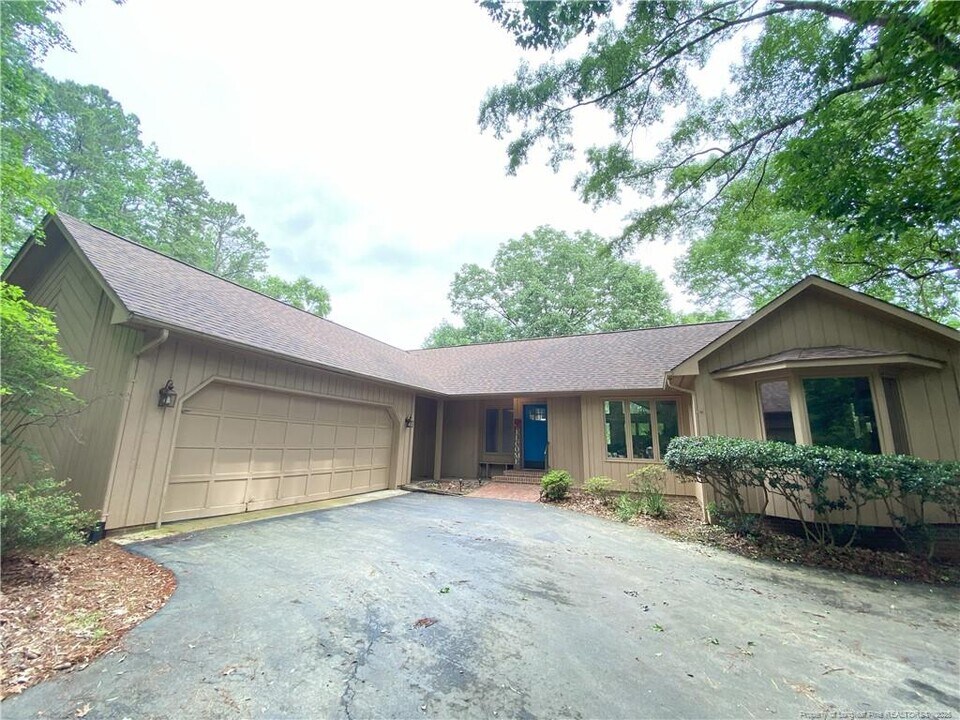3299 Liverpool Dr in Sanford, NC - Building Photo