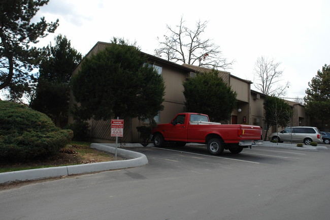 Vista Terrace Apartments in Boise, ID - Foto de edificio - Building Photo