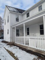 86 Main St in East Windsor, CT - Building Photo