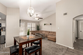 6885 E Cochise Rd in Paradise Valley, AZ - Building Photo - Building Photo