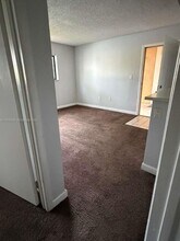 351 Palm Way in Pembroke Pines, FL - Building Photo - Building Photo