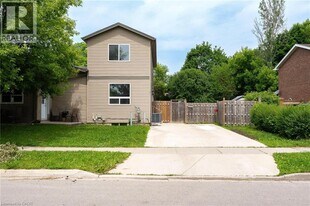 120 Jansen Ave in Kitchener, ON - Building Photo