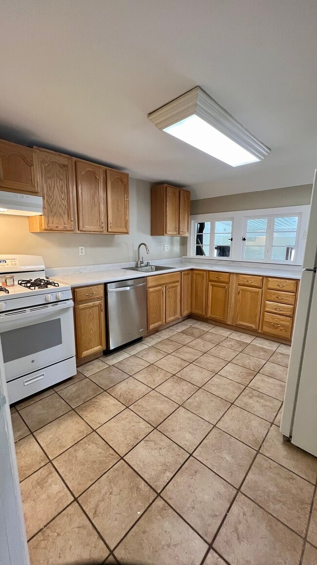 784 Wilson St, Unit 784 Half