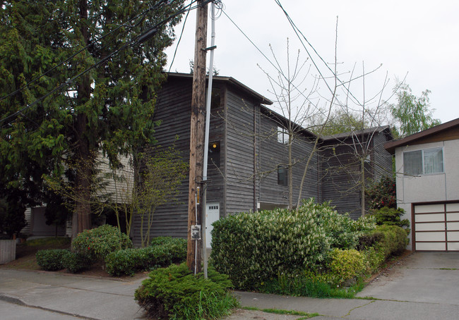 9233 Interlake Ave N in Seattle, WA - Foto de edificio - Building Photo