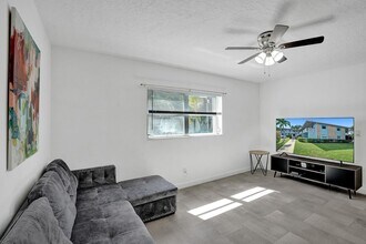 306 E Ocean Ave, Unit 110 in Boynton Beach, FL - Building Photo - Building Photo