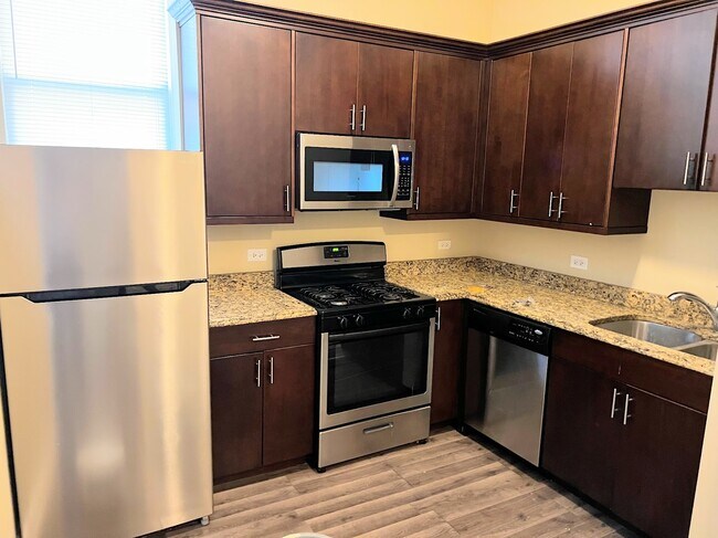3650 W Diversey Ave in Chicago, IL - Building Photo - Building Photo