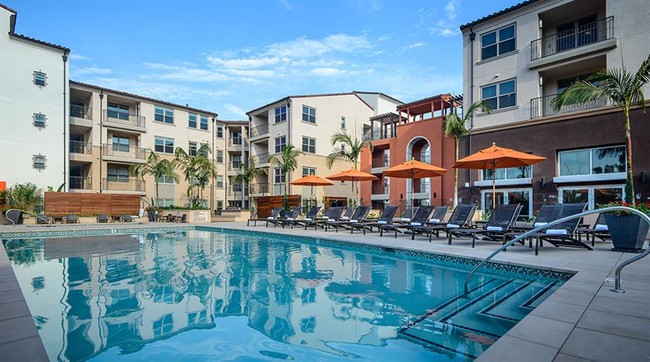 Reata Oakbrook Village in Laguna Hills, CA - Building Photo - Building Photo