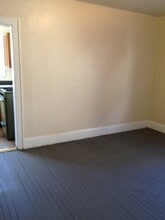 864 Chalker St, Unit 2 in Akron, OH - Foto de edificio - Building Photo