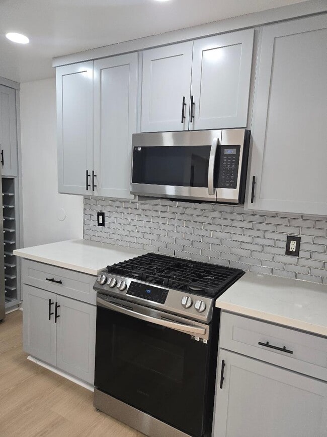 418 E Hardy St, Unit 4 in Inglewood, CA - Building Photo - Building Photo