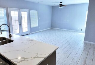 8203 Oak Knoll Ln in Houston, TX - Building Photo - Building Photo