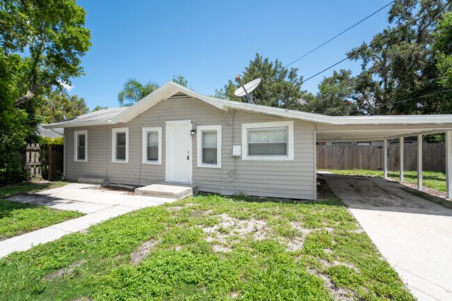 606 4th Ave NW in Largo, FL - Building Photo - Building Photo