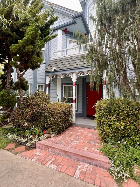 925 10th St in Coronado, CA - Foto de edificio
