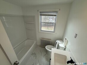 5 Ann Ave in Shelton, CT - Building Photo - Building Photo