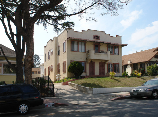 735 N Harvard Blvd in Los Angeles, CA - Building Photo - Building Photo