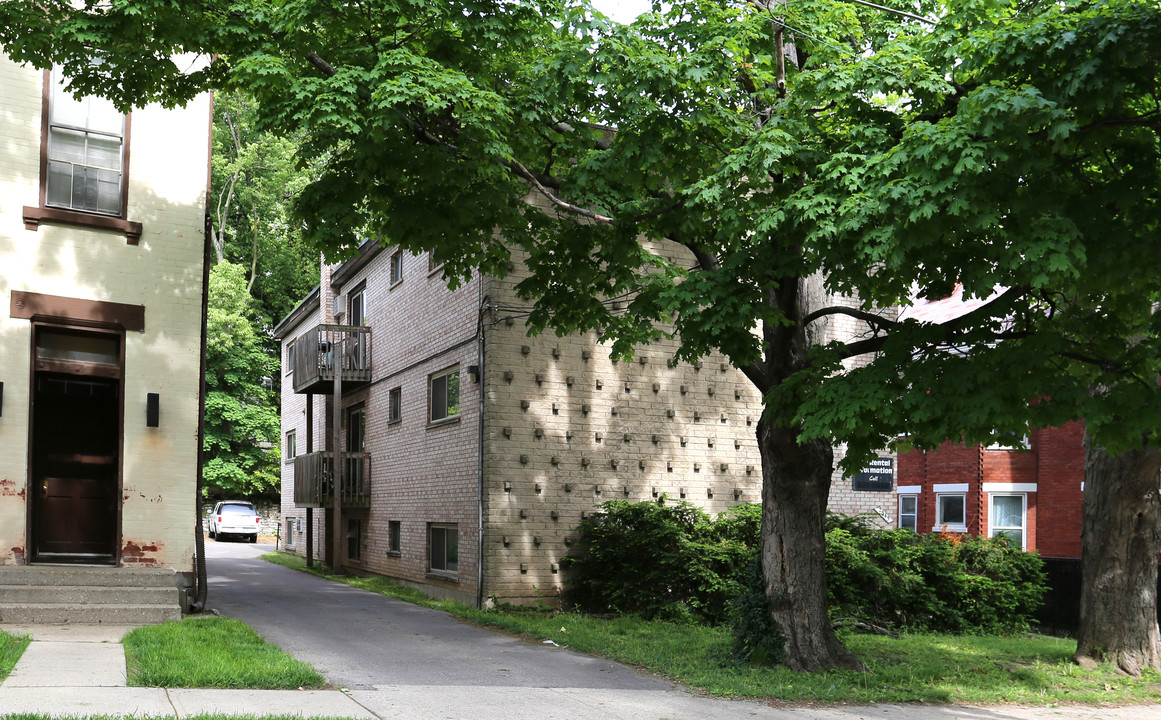 2545 Hackberry St in Cincinnati, OH - Building Photo