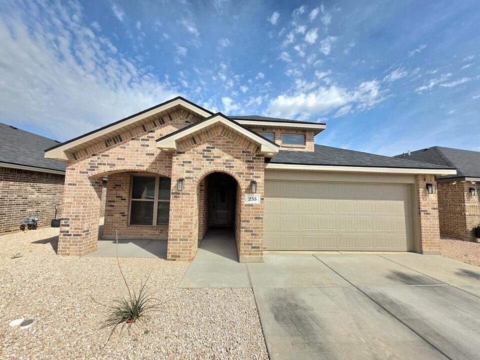 235 Trailblazer Ln in Odessa, TX - Building Photo