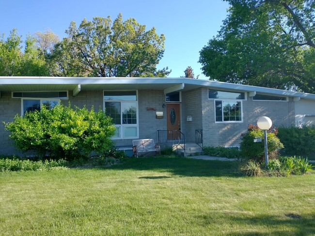 property at 2190 Lincoln Ln