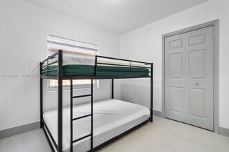 775 NW 96th St in Miami, FL - Foto de edificio - Building Photo