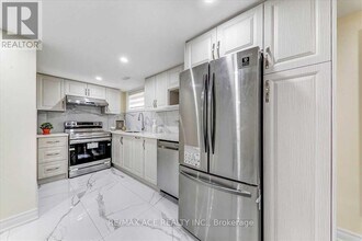 22 Aspendale Dr in Toronto, ON - Building Photo - Building Photo