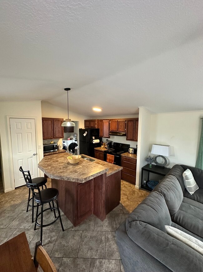 2025 E Jemez Rd