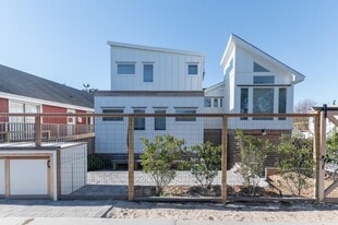 64 Bungalow Ln in Ocean Beach, NY - Building Photo