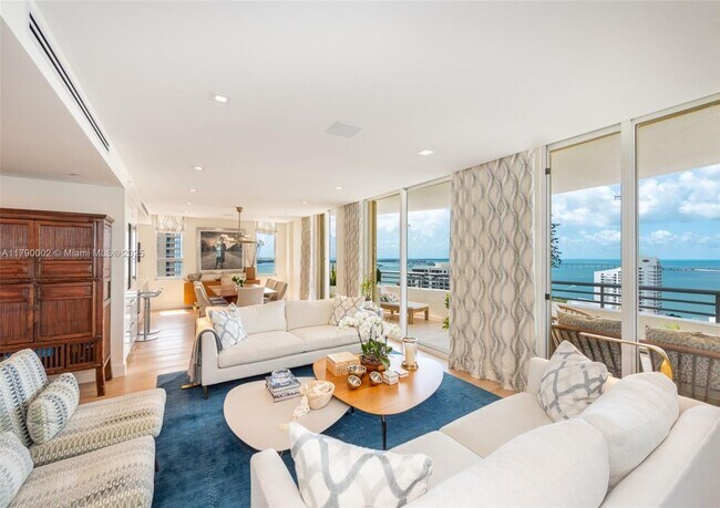 888 Brickell Key Dr, Unit # 2501 in Miami, FL - Foto de edificio - Building Photo