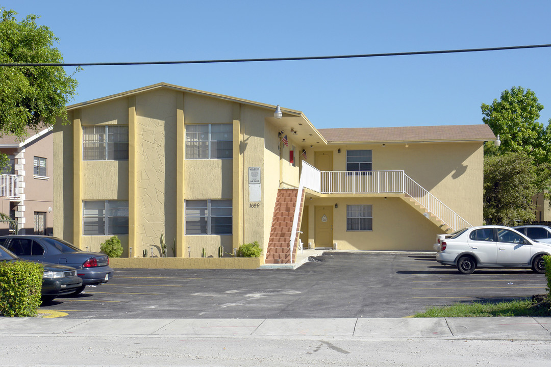 1695 W 41st St in Hialeah, FL - Building Photo