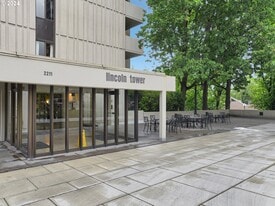 2211 SW 1st Ave, Unit 306 in Portland, OR - Building Photo
