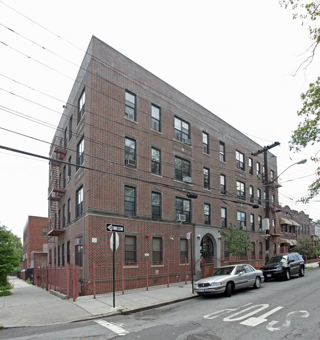 511 Van Siclen Ave in Brooklyn, NY - Foto de edificio - Building Photo