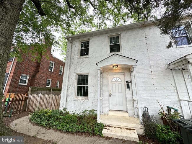 property at 127 S Glebe Rd