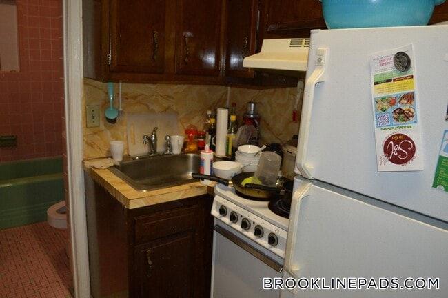 1223 Beacon St in Brookline, MA - Building Photo - Building Photo