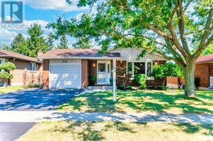 60 Sandsprings Crescent in Kitchener, ON - Building Photo