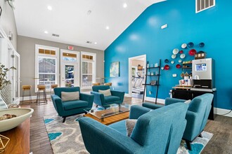 Hawthorne at Bear Creek in Asheville, NC - Foto de edificio - Building Photo