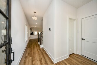 8046 Kay Hbr Dr in Cypress, TX - Foto de edificio - Building Photo