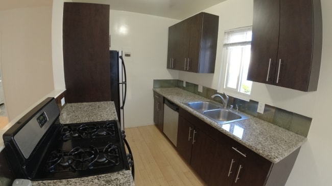 924 Hancock Ave in West Hollywood, CA - Foto de edificio - Building Photo