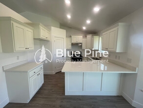 3829 E Lorna Ave in Idaho Falls, ID - Building Photo - Building Photo