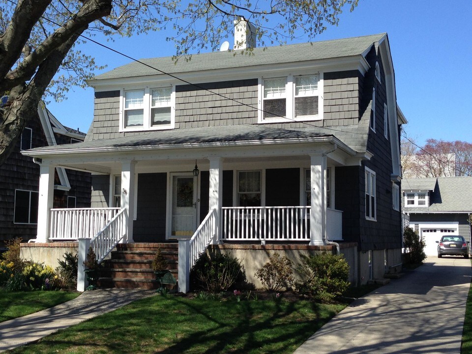 304 Salem Ave in Spring Lake, NJ - Building Photo