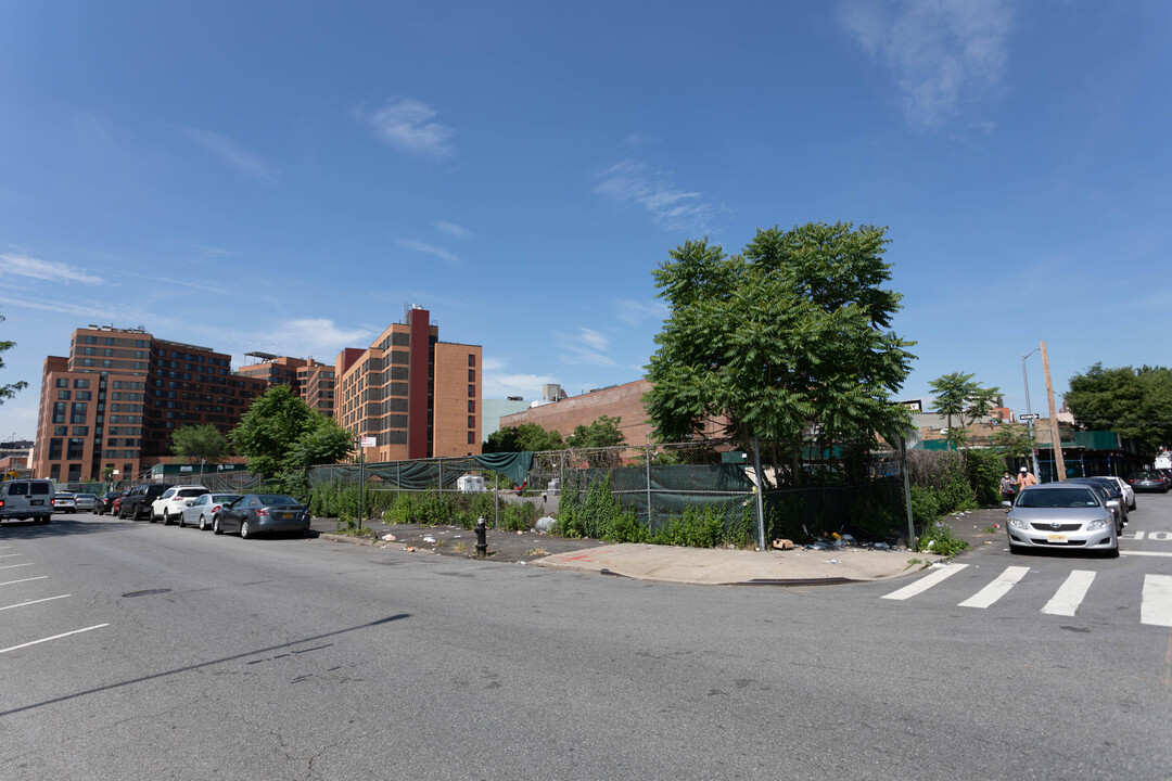 La Central C & E in Bronx, NY - Building Photo