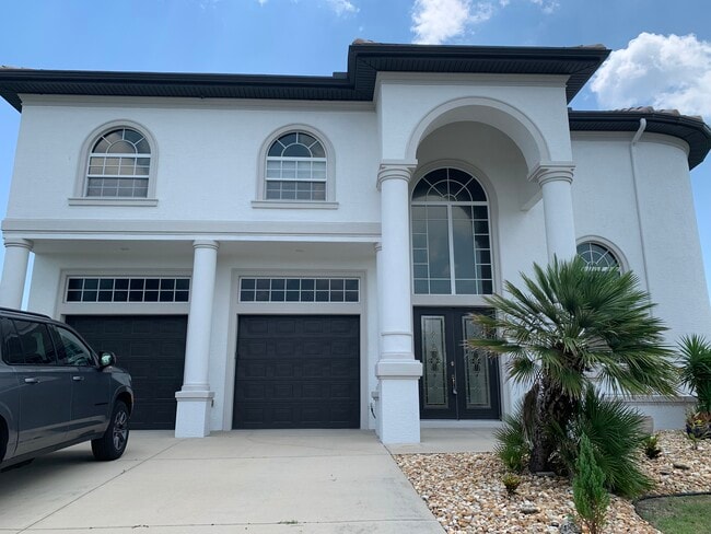 property at 17 Mahoe Dr S